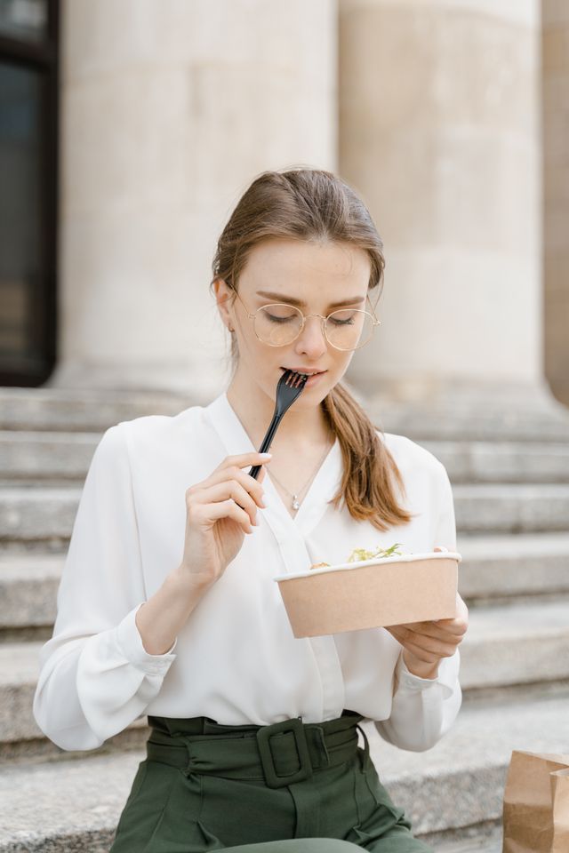 Une alimentation irrégulière ou des repas pris sur le pouce
